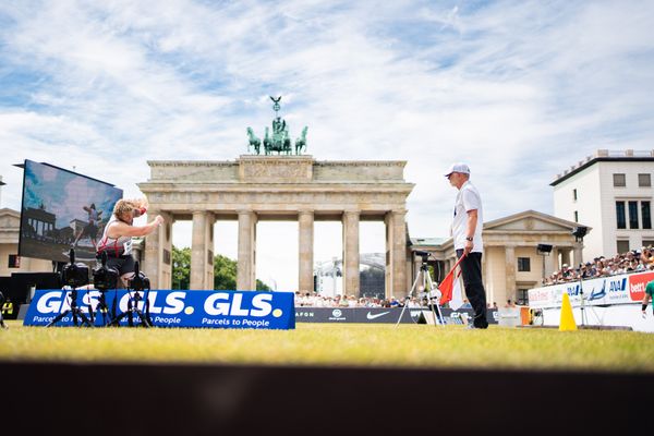 Silas Ristl (LAC Essingen) beim Kugelstossen waehrend der deutschen Leichtathletik-Meisterschaften auf dem Pariser Platz am 24.06.2022 in Berlin